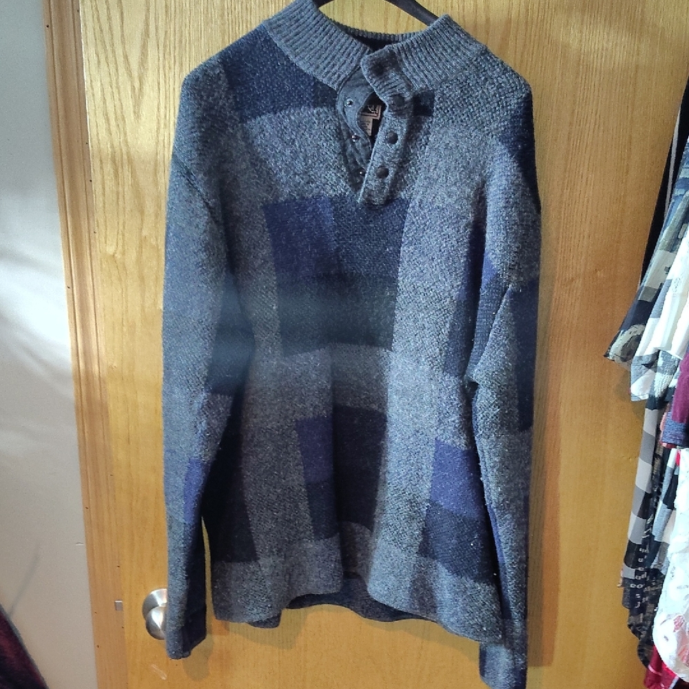 Woolrich Gray and Navy Block-Pattern Henley Sweater